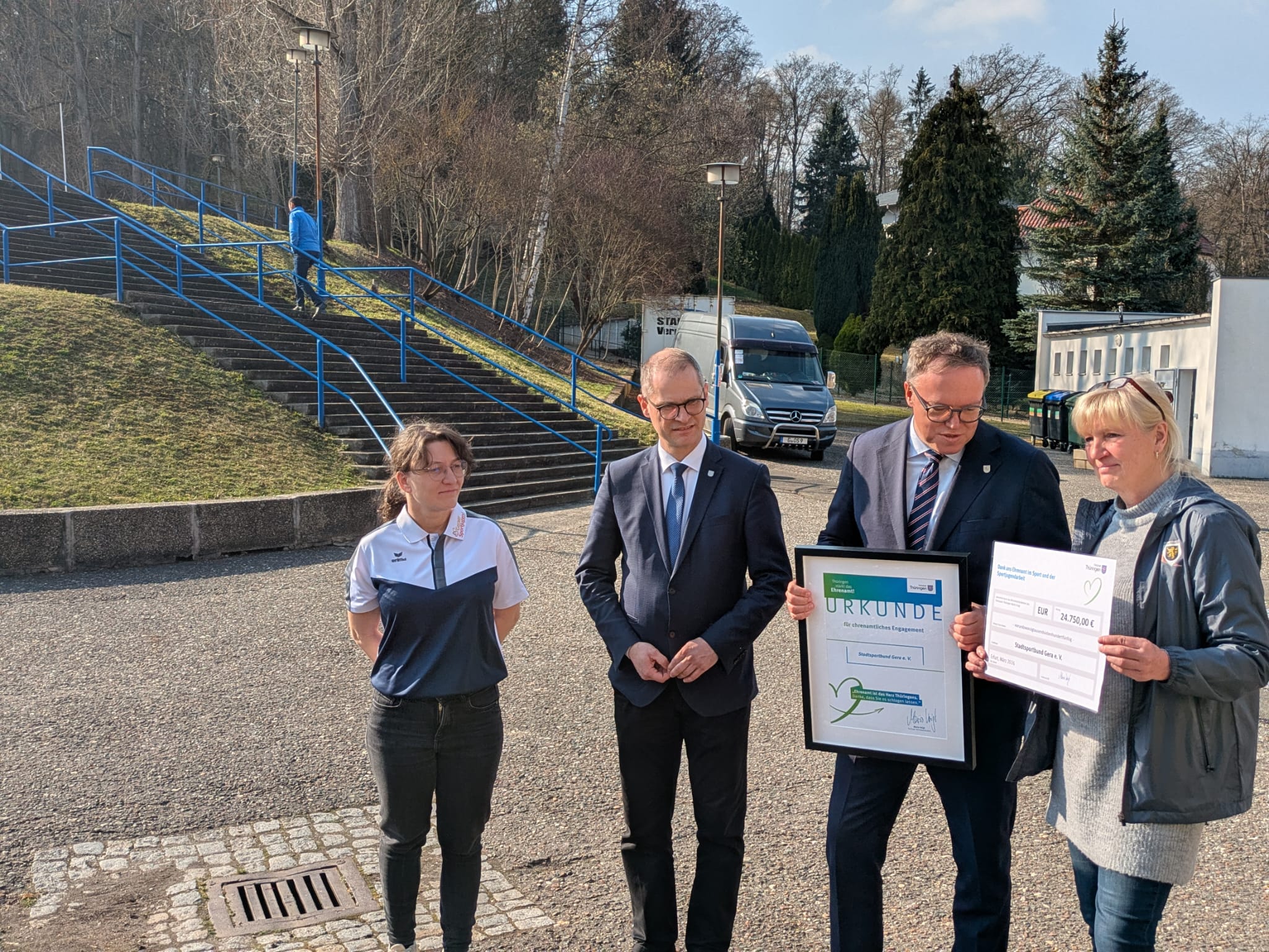 Hoher Besuch auf der Radrennbahn – Ministerpräsident überreicht FöMi-Zertifikat